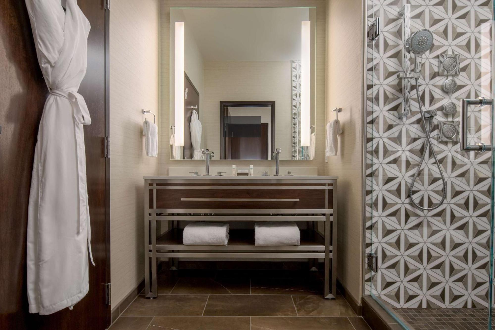 Embassy Suites By Hilton Seattle Downtown Pioneer Square מראה חיצוני תמונה